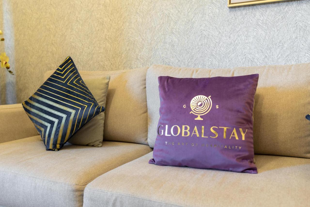 Globalstay At Palm Jumeirah Beachfront Paradise With Pool And Gym Apartamento Dubai