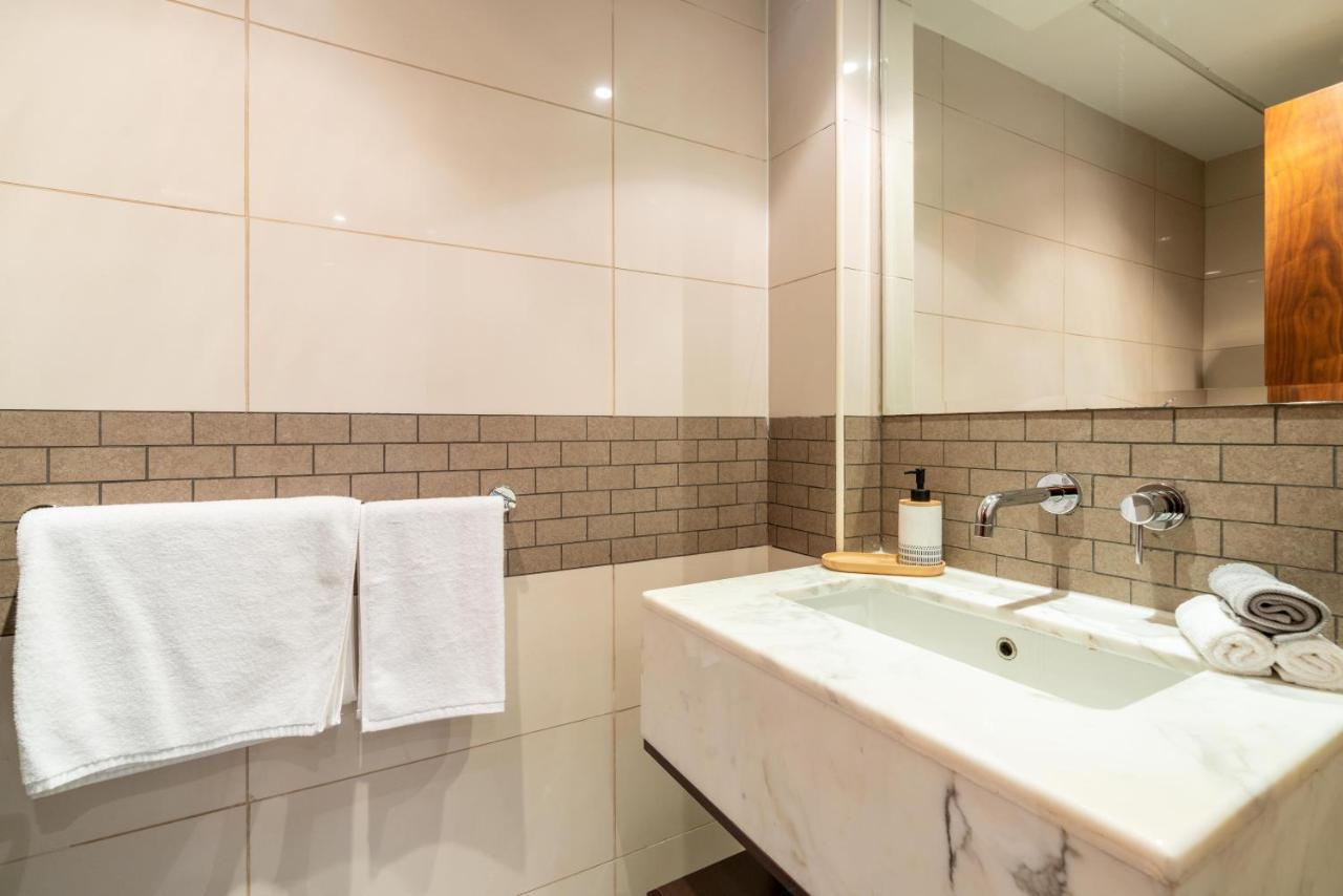 On Off Hh- Marina- Spacious Stylish 1br *