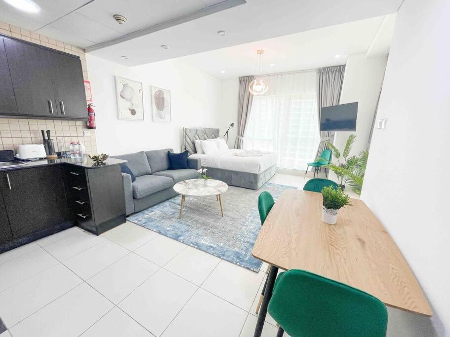 Royal Oceanic In Jbr By Happy Season Apartament