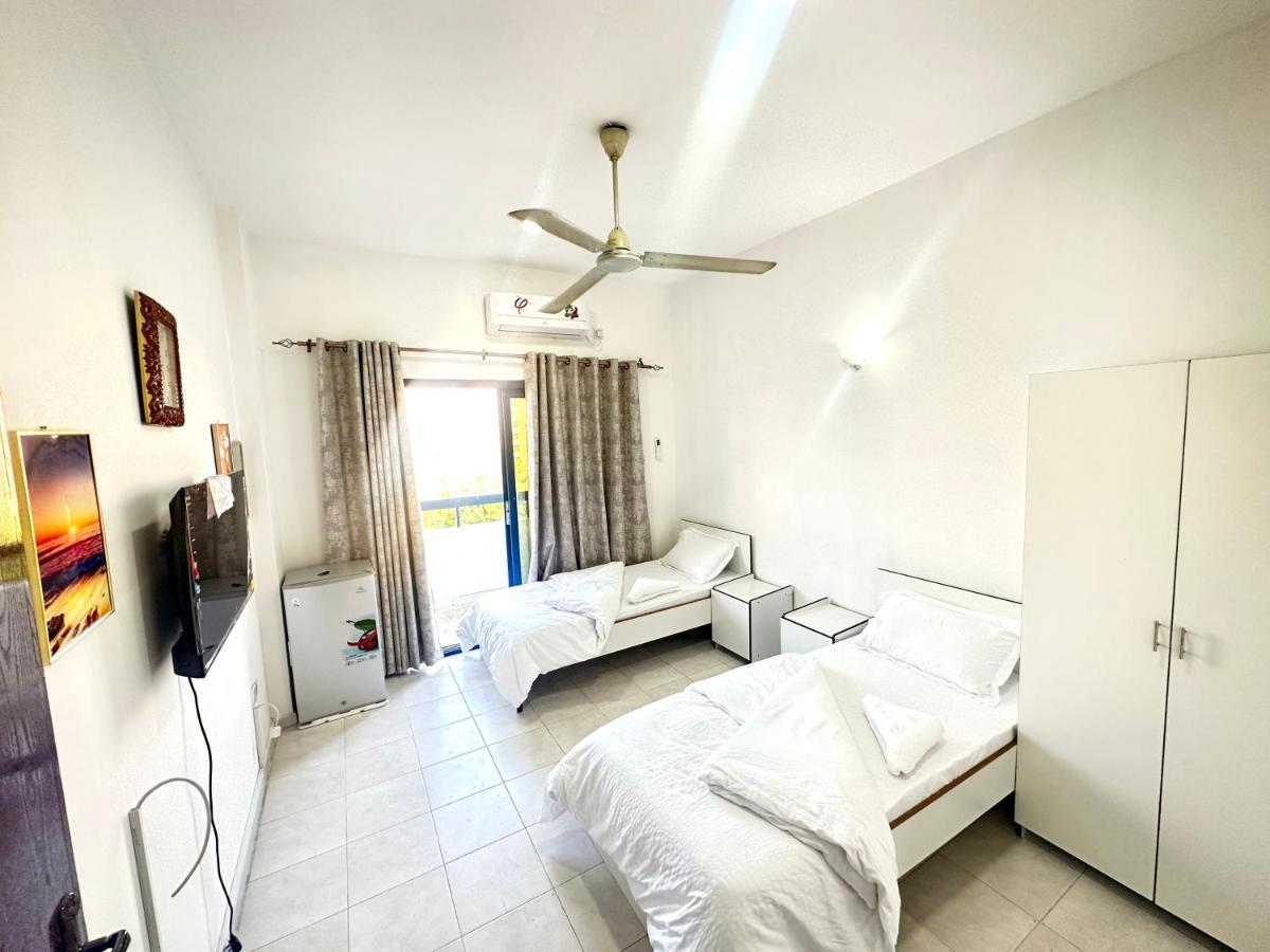 Low Priced New Residential For Rent In Near Dafza Metro Station Lägenhet