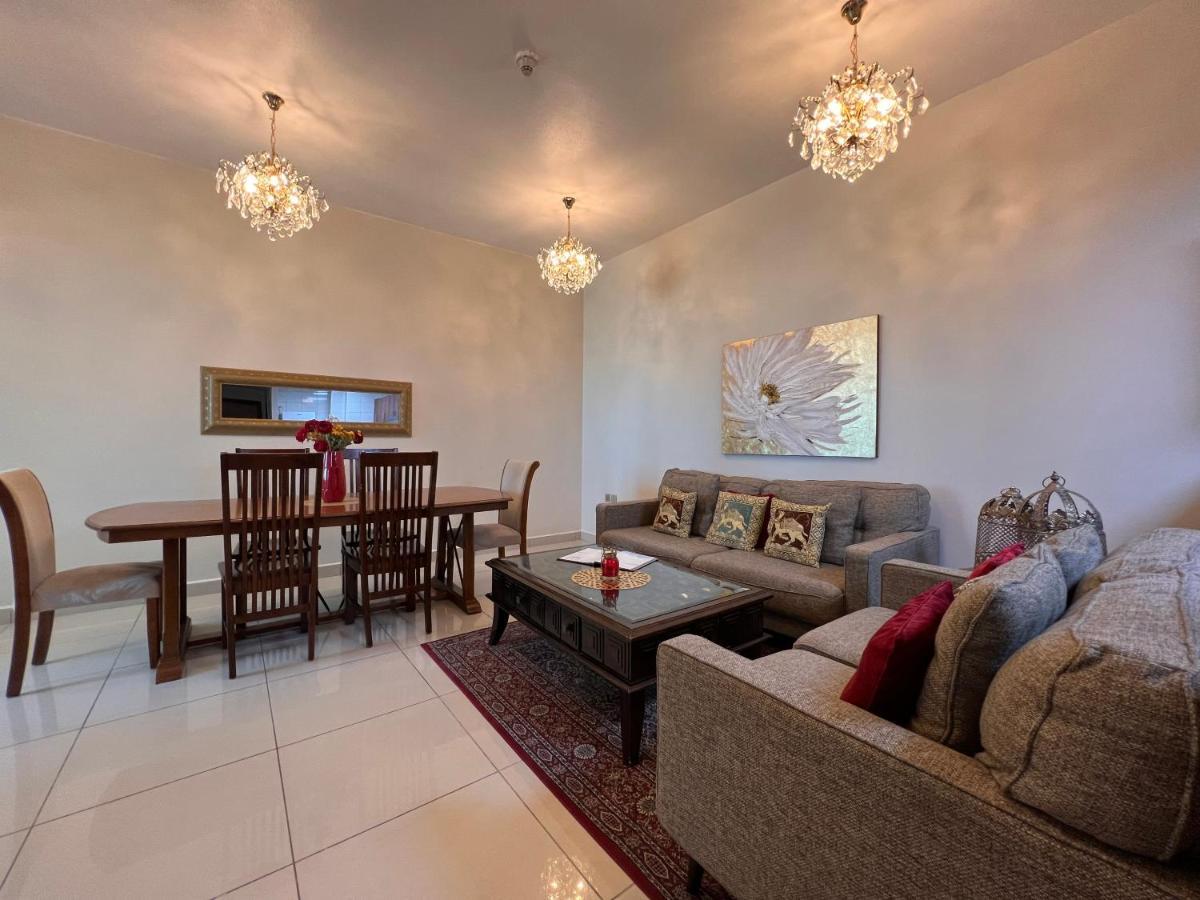 Two Continents Holiday Homes - Arabian Nights With Sea Views - Free Airport Pick-up Over 5 Nights Appartamento *