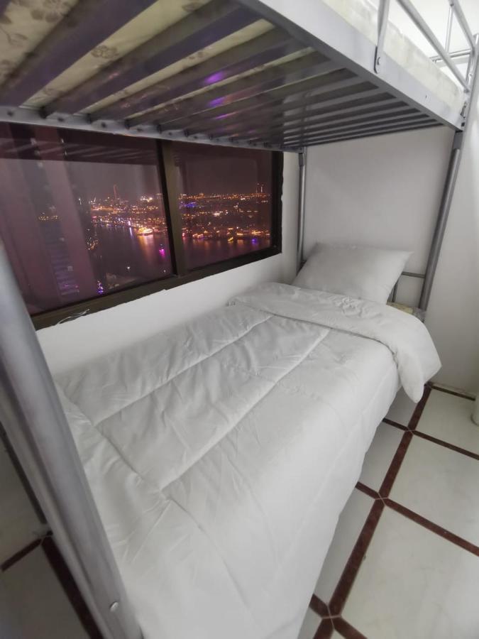 Hostal Cloud9 *