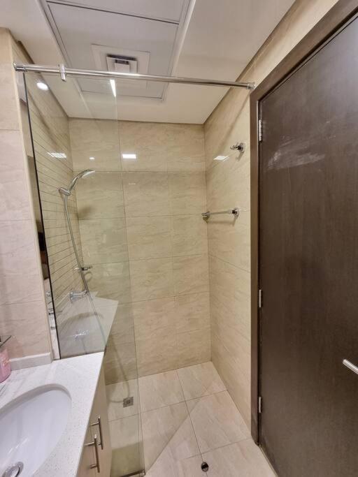 Premium Lovely With Balcony In Apartamento Dubái