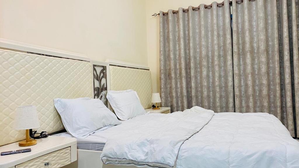 Low Priced New Residential For Rent In Near Dafza Metro Station Lägenhet *