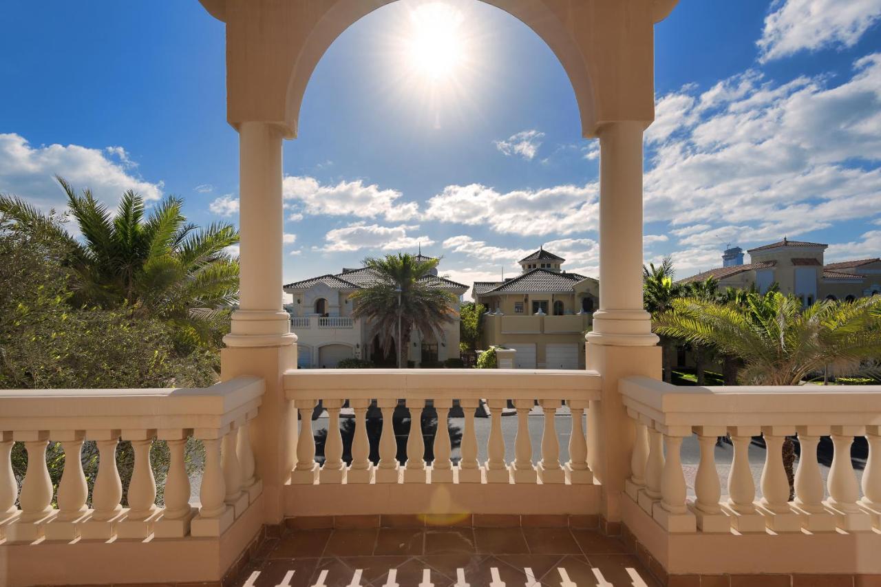 Maison Privee - Palm Jumeirah Front Xl With Private Pool Villa Dubái