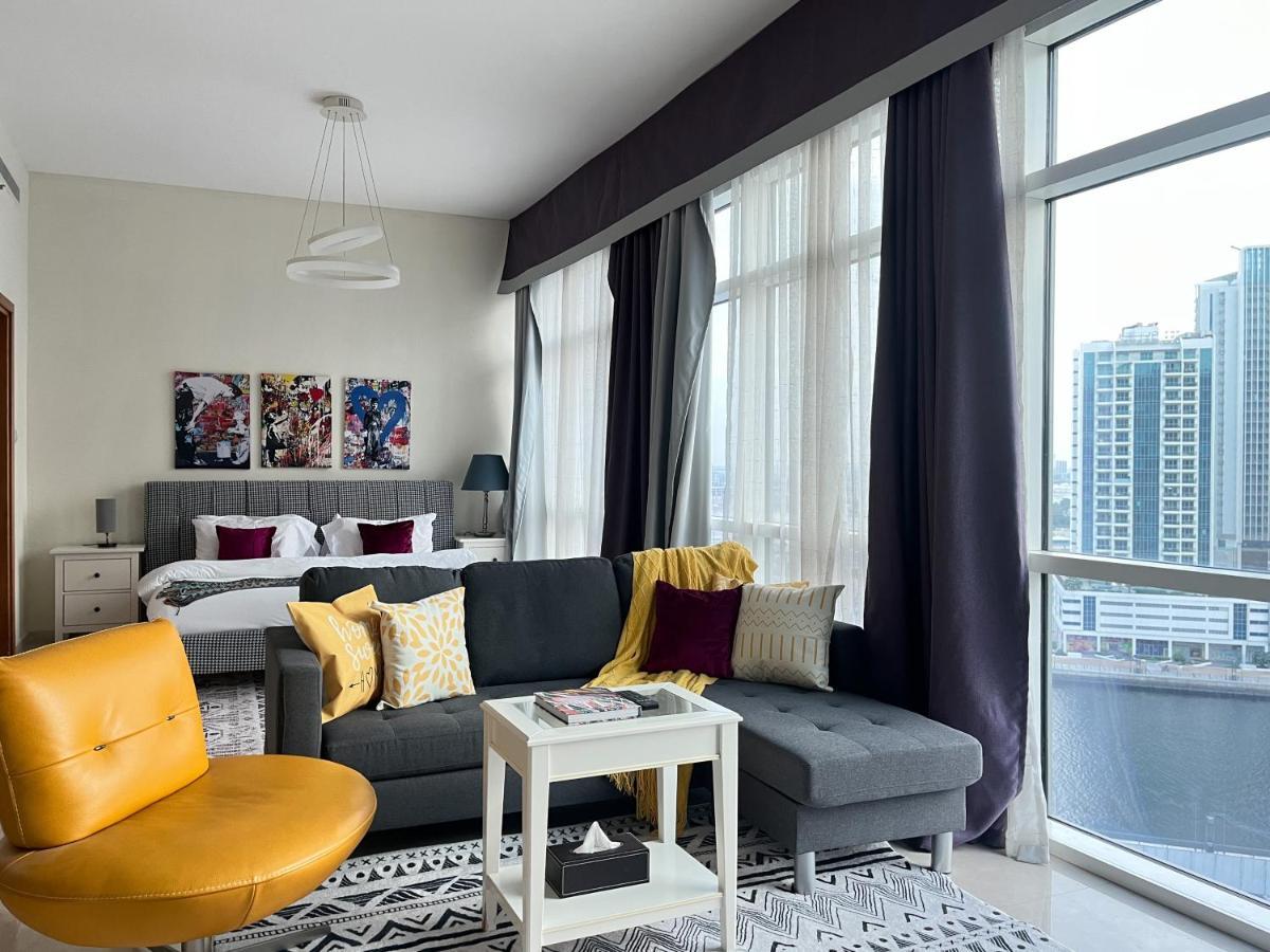 Super Spacious In The Heart Of Business - Very Rare Appartement