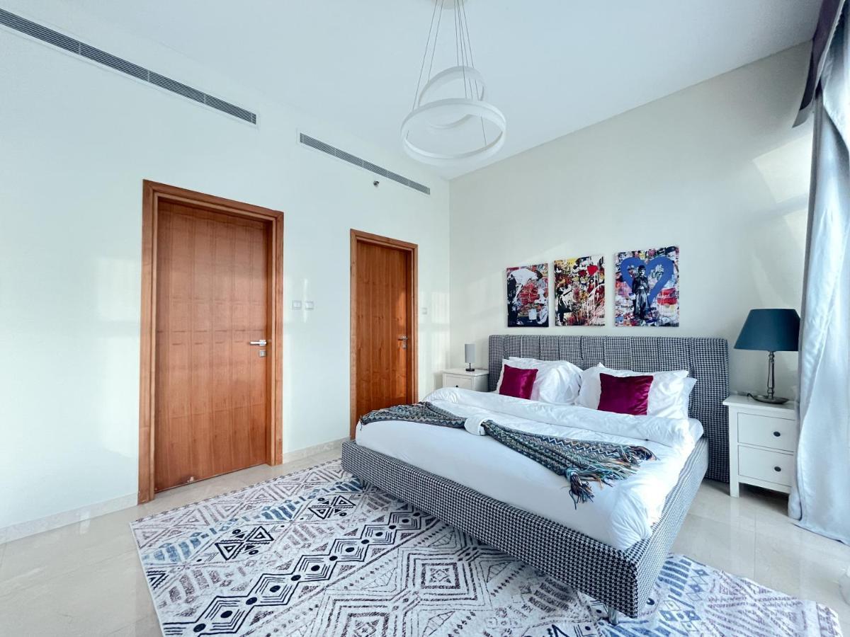 Appartement Super Spacious In The Heart Of Business - Very Rare *