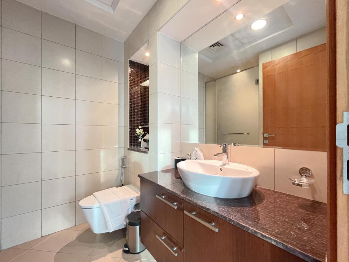 Super Spacious In The Heart Of Business - Very Rare