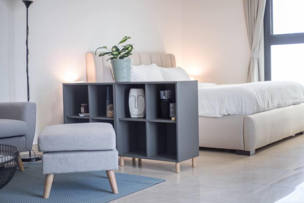 Elegant With Canal View And Close To Metro Lejlighed *
