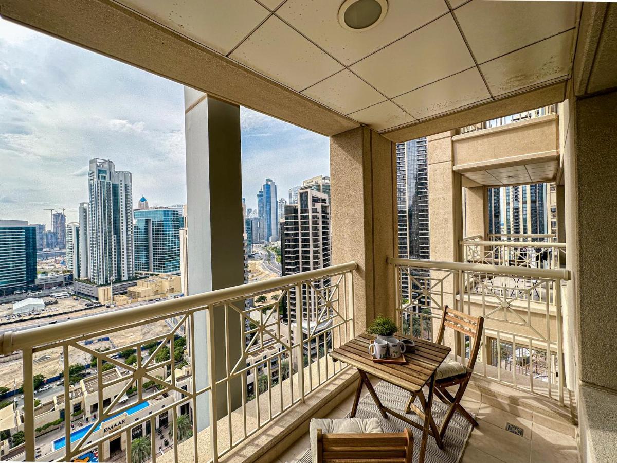 Higuests - Snug Studio With Balcony In The Heart Of Downtown Dubai
