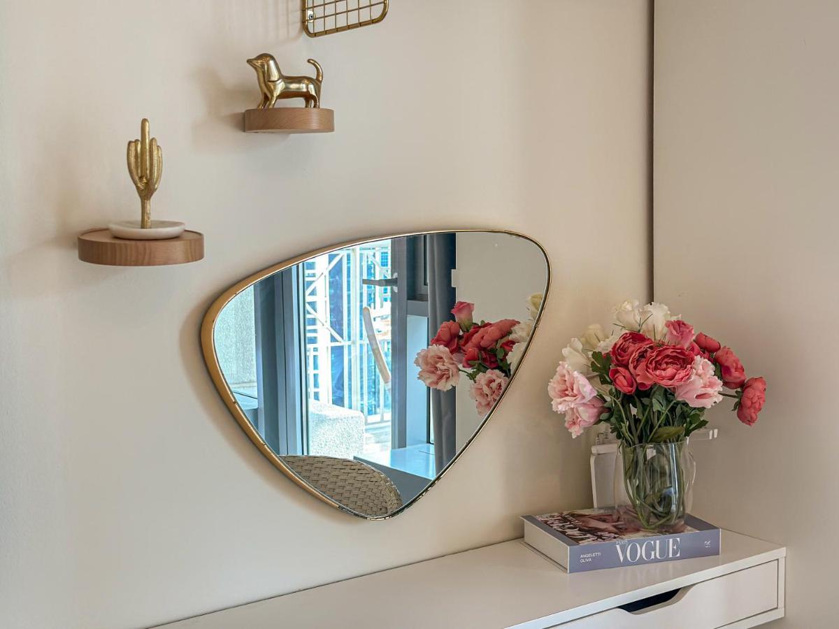 Higuests - Snug Studio With Balcony In The Heart Of Downtown