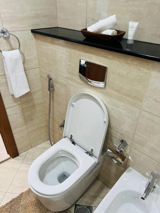 Apartament 1 Bed With Sea View, Pool, Gym & Free Parking In Marina *