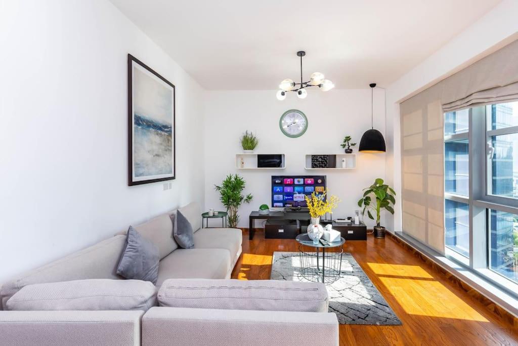 Appartement Luxury 3br In Downtown With Pool, Fitness, Patio Dubaï