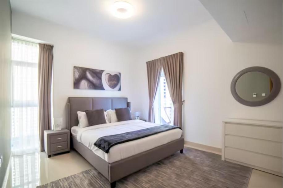 Continental Tower - Luton Vacation Homes, Marina - 15ab07 *