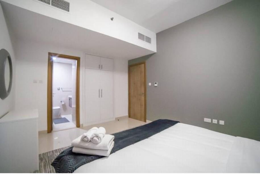 Continental Tower - Luton Vacation Homes, Marina - 15ab07