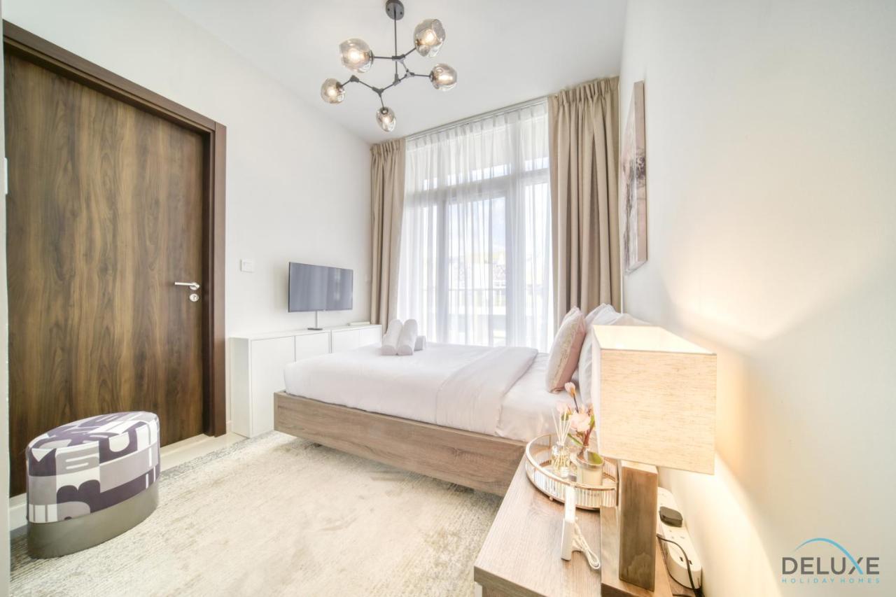 Alluring 3br Townhouse At Damac Hills 2, Dubailand By Deluxe Homes Lägenhet