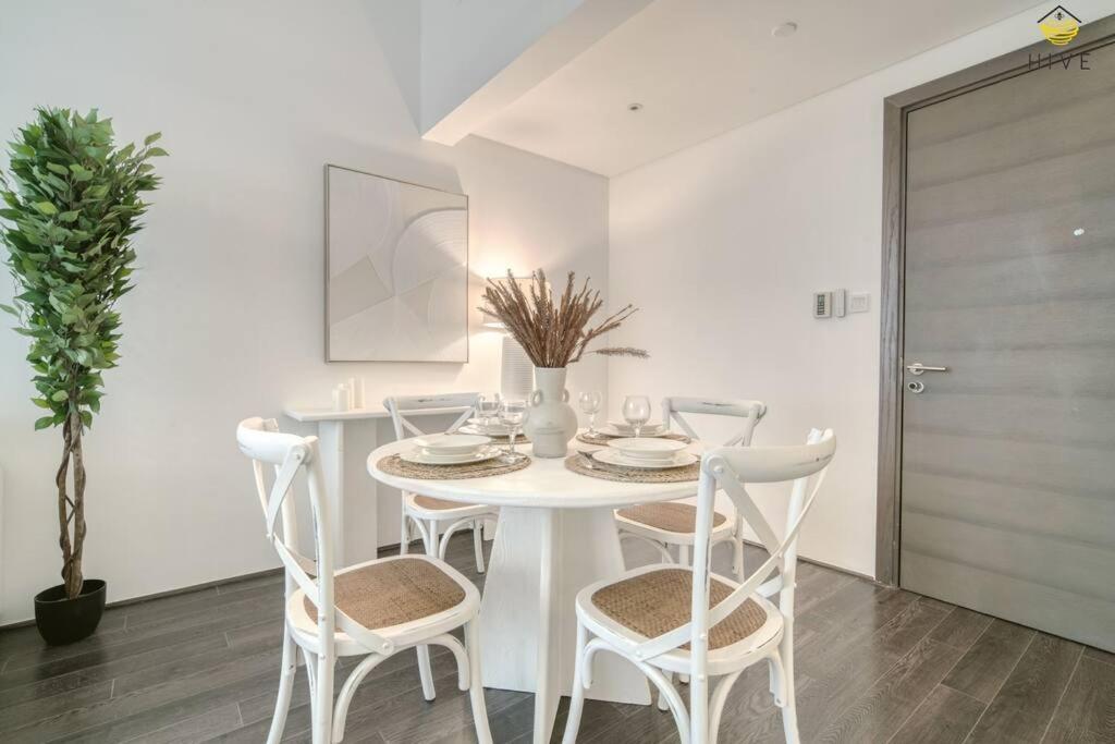 Apartment Beautiful 2 Bedroom In J8 *