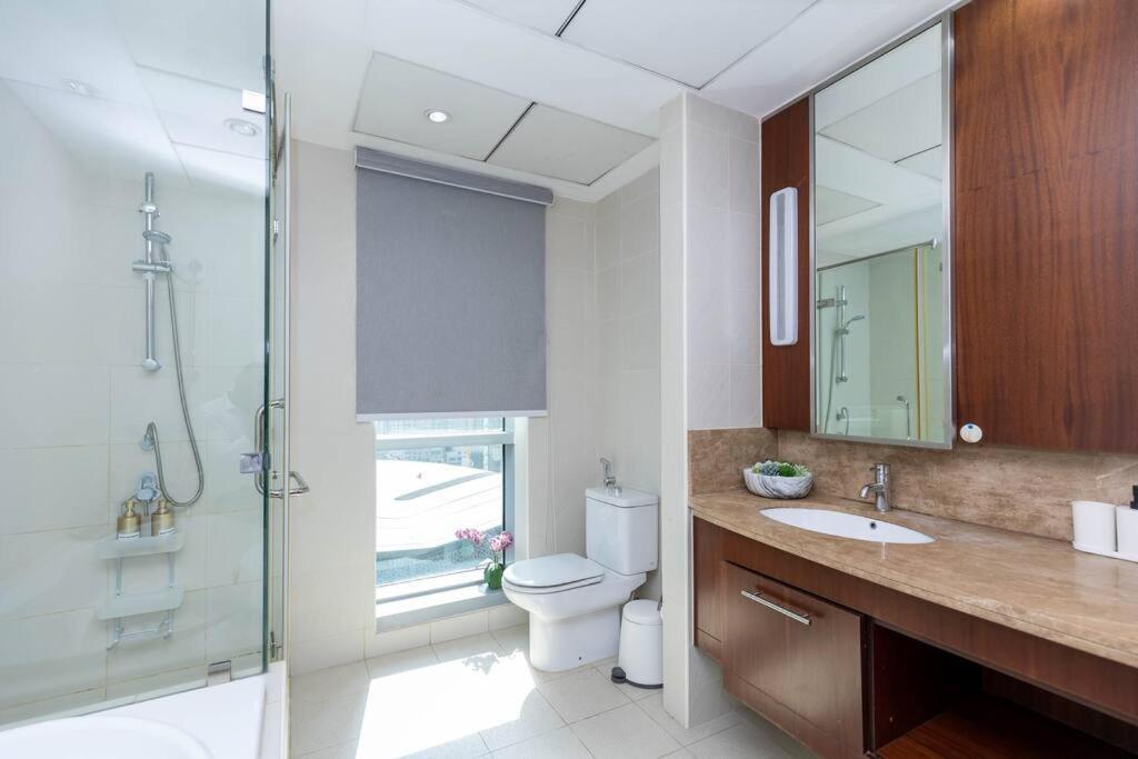 Luxury 3br In Downtown With Pool, Fitness, Patio Appartement Dubaï