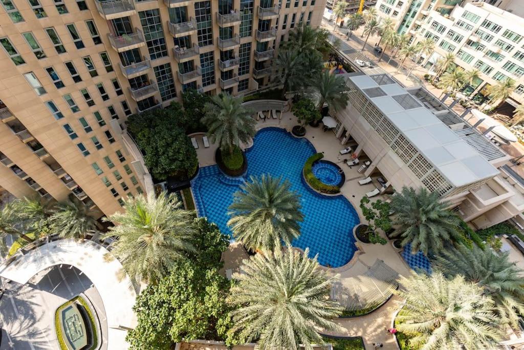 Luxury 3br In Downtown With Pool, Fitness, Patio Dubaï
