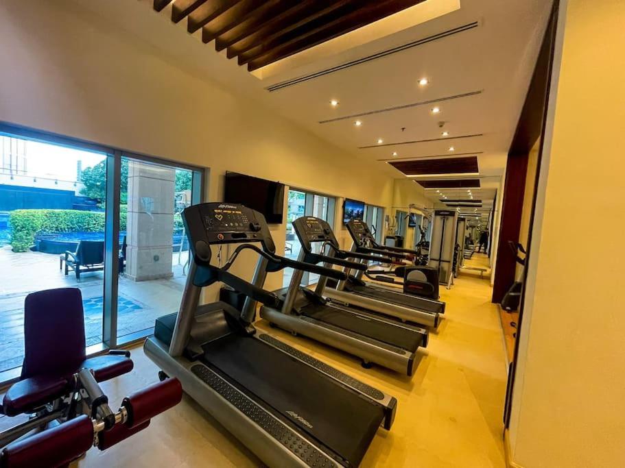 Appartement Luxury 3br In Downtown With Pool, Fitness, Patio Dubaï