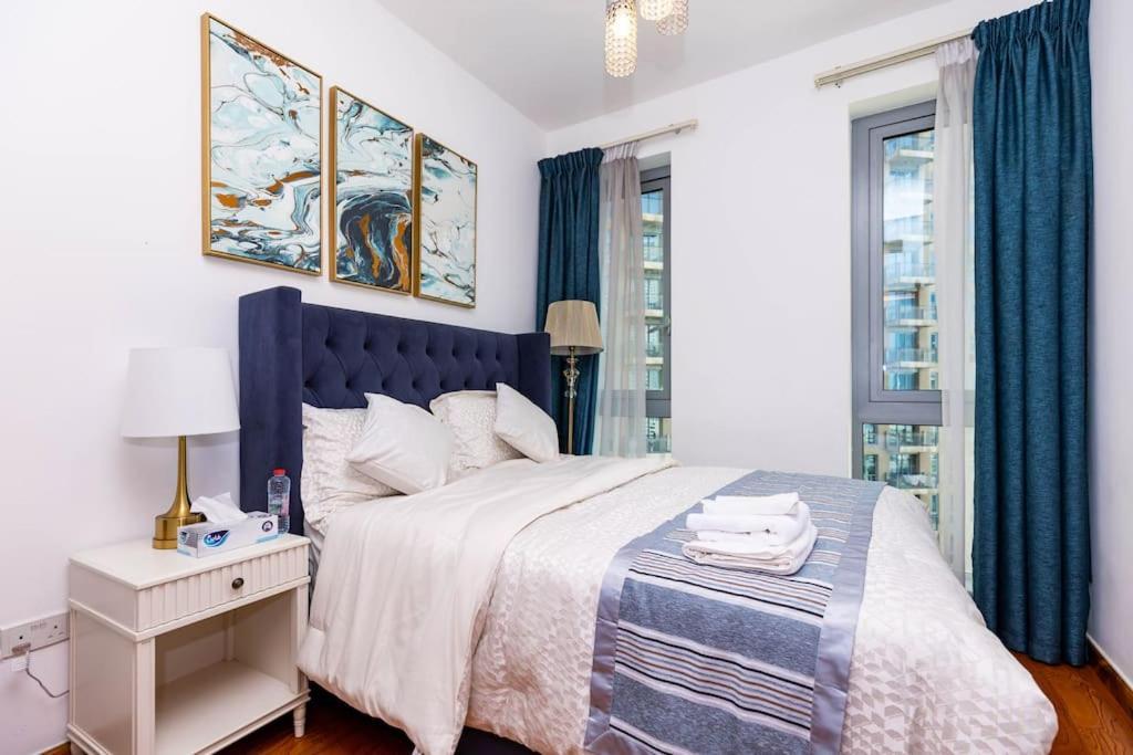 Luxury 3br In Downtown With Pool, Fitness, Patio Dubaï