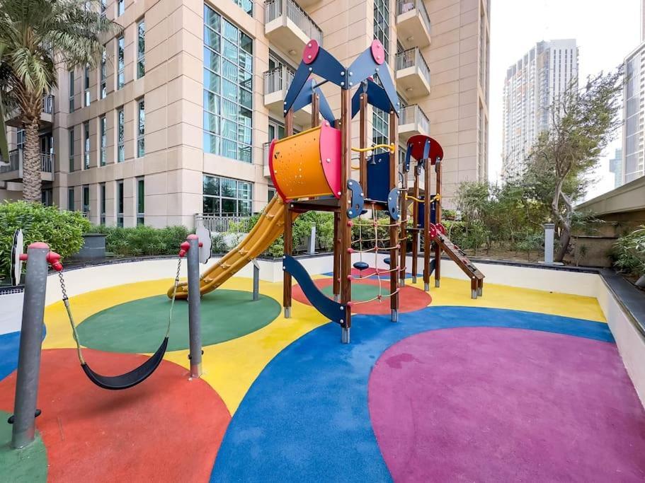 Luxury 3br In Downtown With Pool, Fitness, Patio Appartement Dubaï