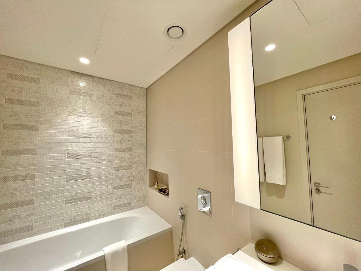 Apartamento Dar Vacation - Luxury White & Badge 1bdr Palm View Dubái