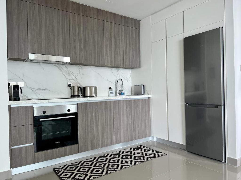 Luxurious Beachfront Apartamento *