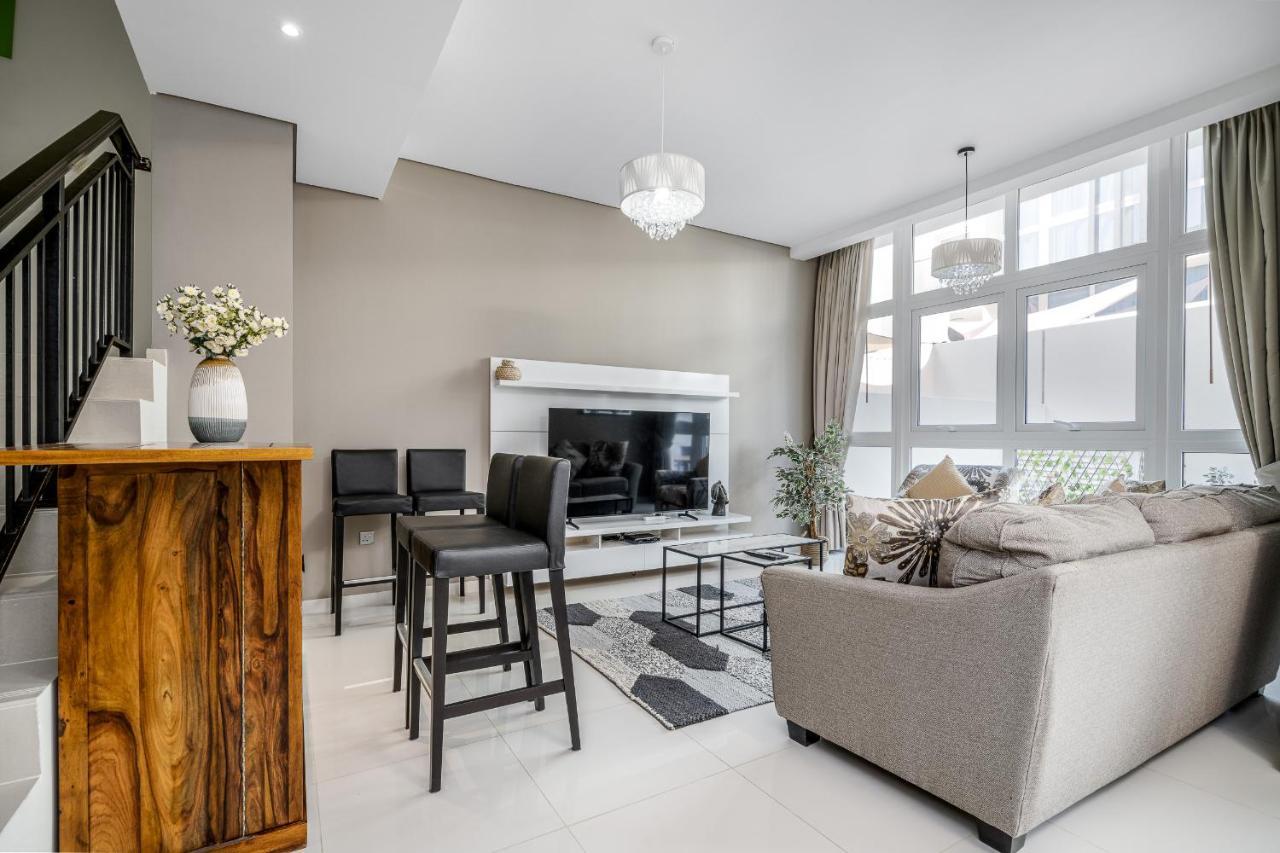Villa Alh Vacay - Damac Hills 2 Centaury 3br