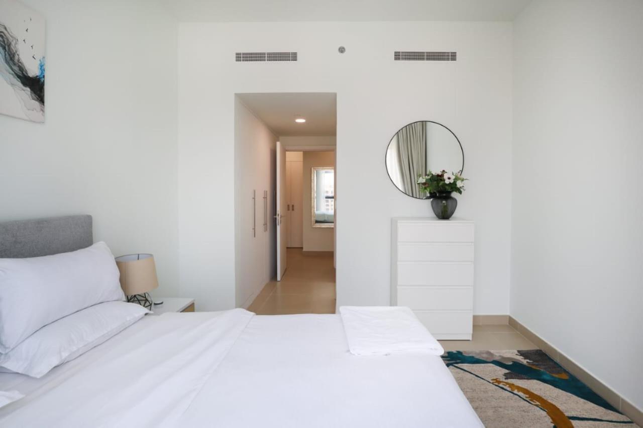 Apartamento Luxurious 2 Bedroom + Maid With Burj Khalifa View Dubái