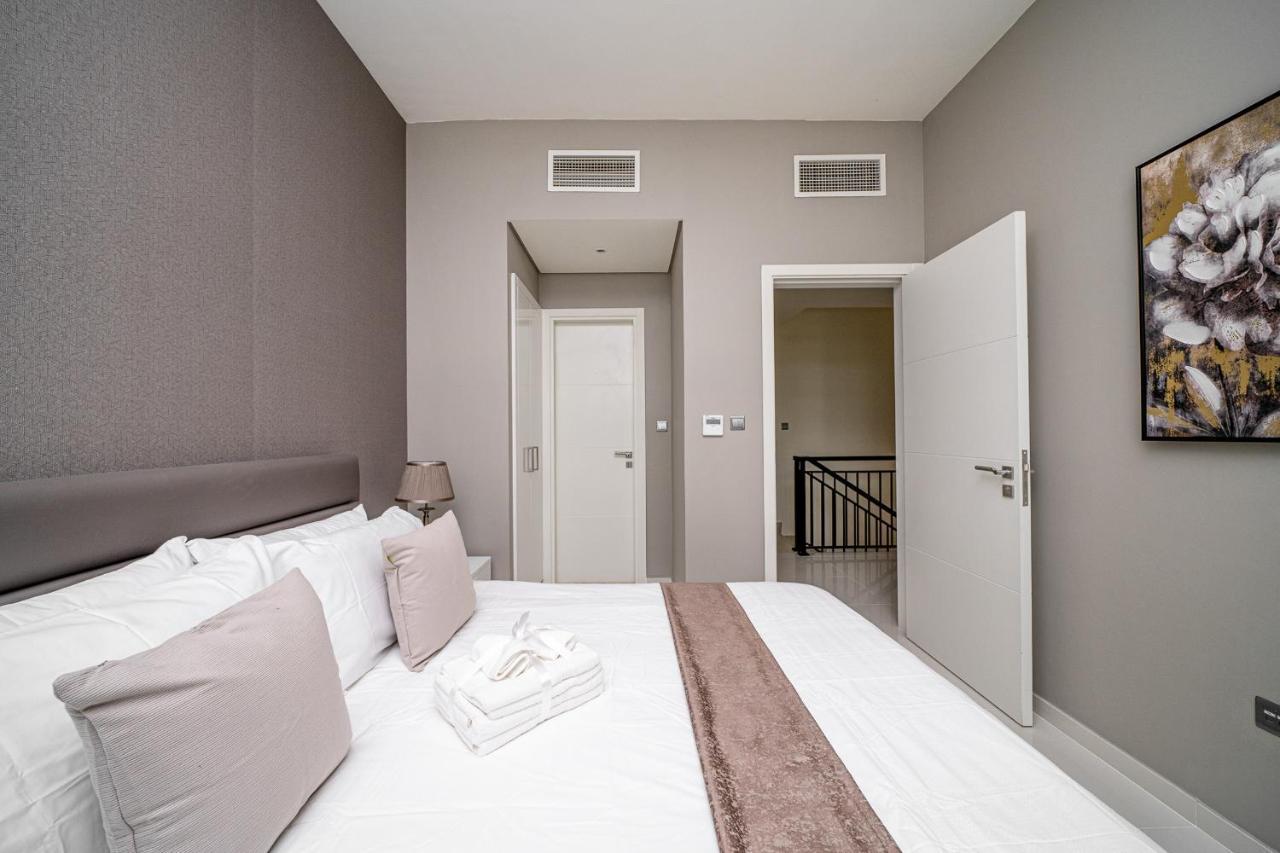 Alh Vacay - Damac Hills 2 Centaury 3br Villa *