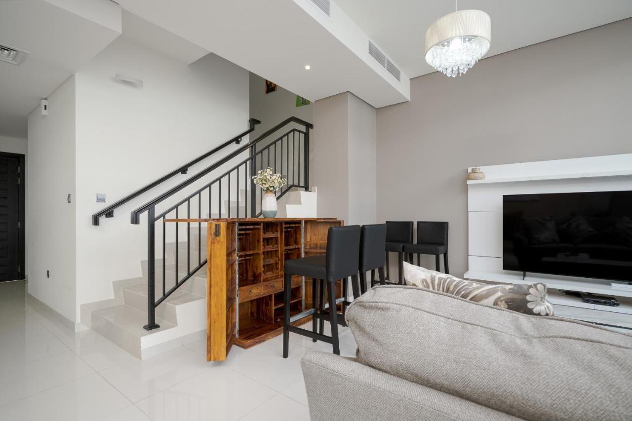 Alh Vacay - Damac Hills 2 Centaury 3br Dubai