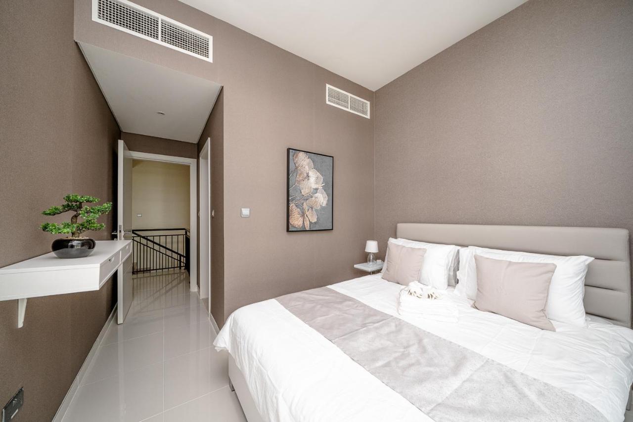 Alh Vacay - Damac Hills 2 Centaury 3br