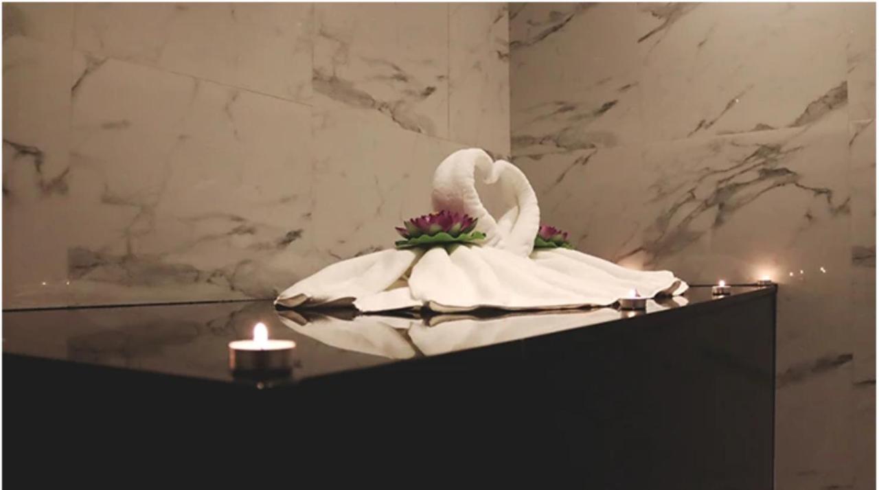 Lemon Tree Hotel, Jumeirah Hotel