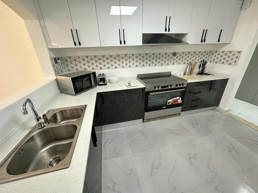 Apartamento Ultimatestay - Luxurious 4br In Jumeirah Towers Close To Jbr Dubái
