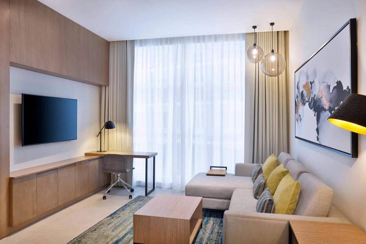 By Marriott Al Jaddaf Hotel Dubái
