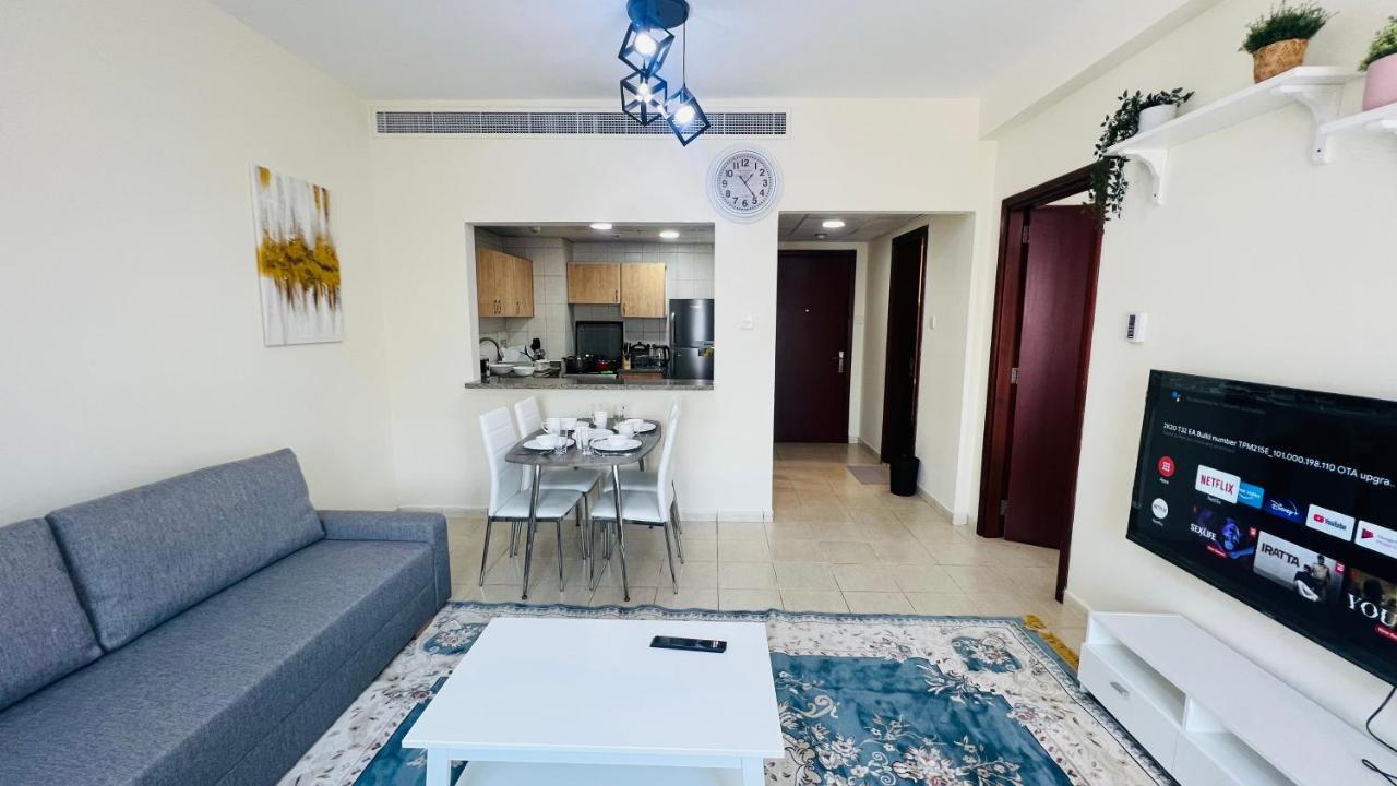Newly Furnished Cozy One Bed 2 Bathroom View Lejlighed *