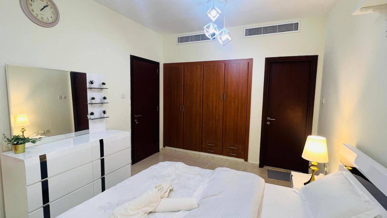 Lejlighed Newly Furnished Cozy One Bed 2 Bathroom View Dubai