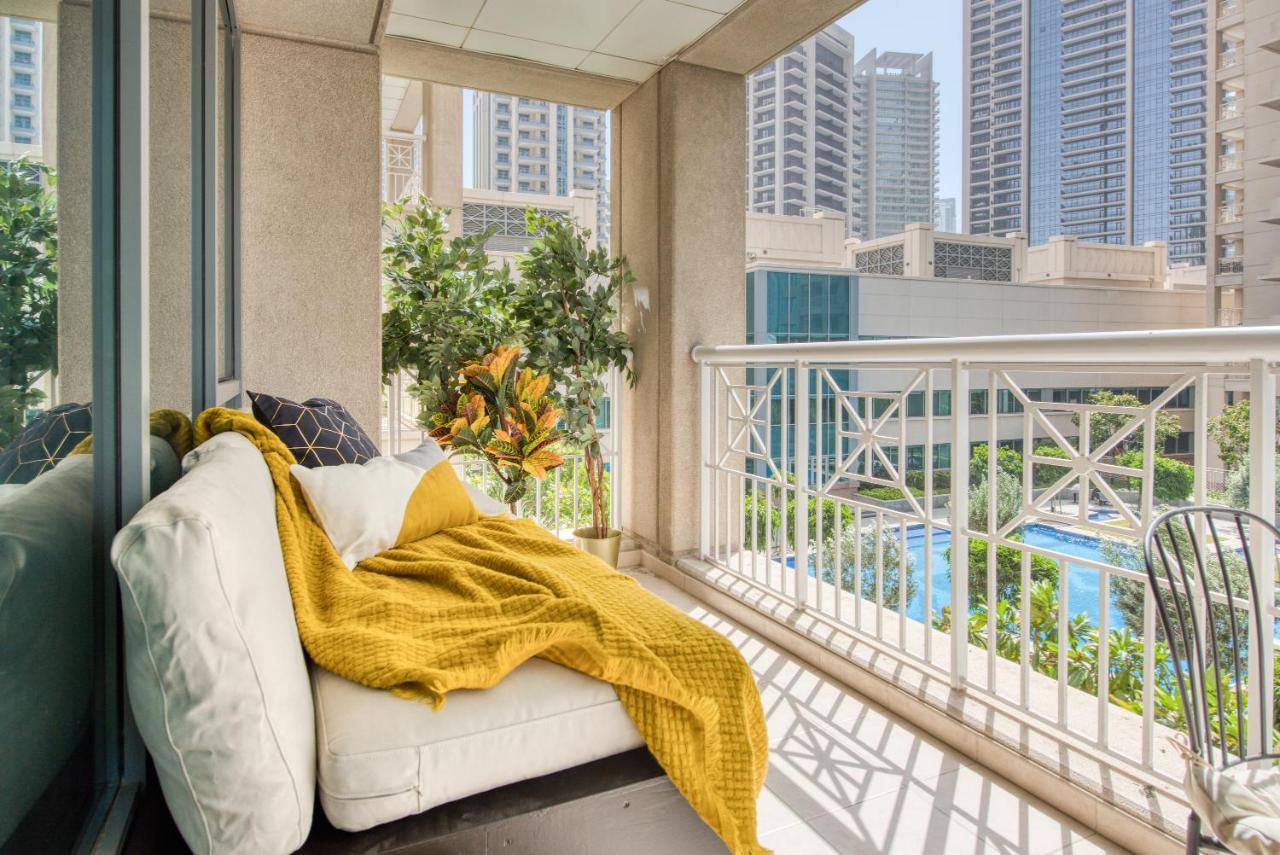 Apartament Maison Privee - Radiant Urban Retreat With Iconic Burj Khalifa Vws Dubai