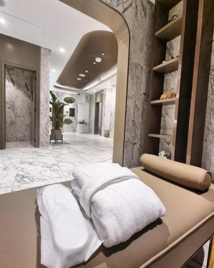 Downtown's Highest Pool & Full 5-star Luxury With Gym, And Restaurants Lejlighed