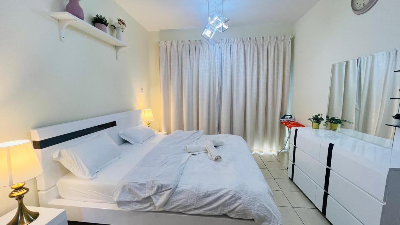 Lejlighed Newly Furnished Cozy One Bed 2 Bathroom View Dubai