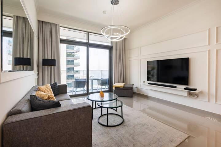 Luxurious Beachfront Apartamento