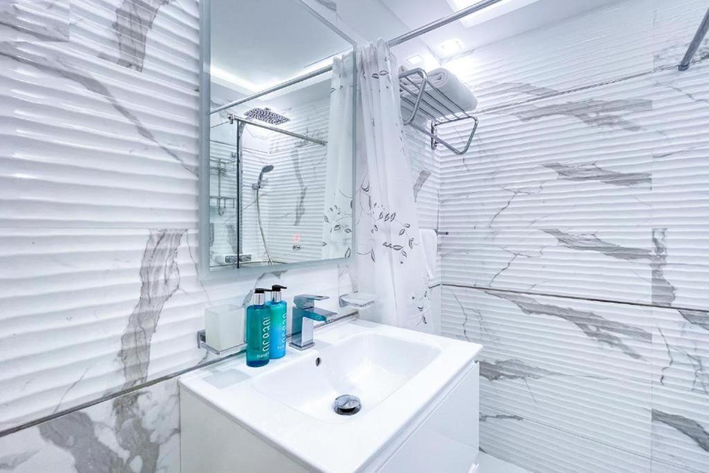 Manchester Tower Apartment Dubai