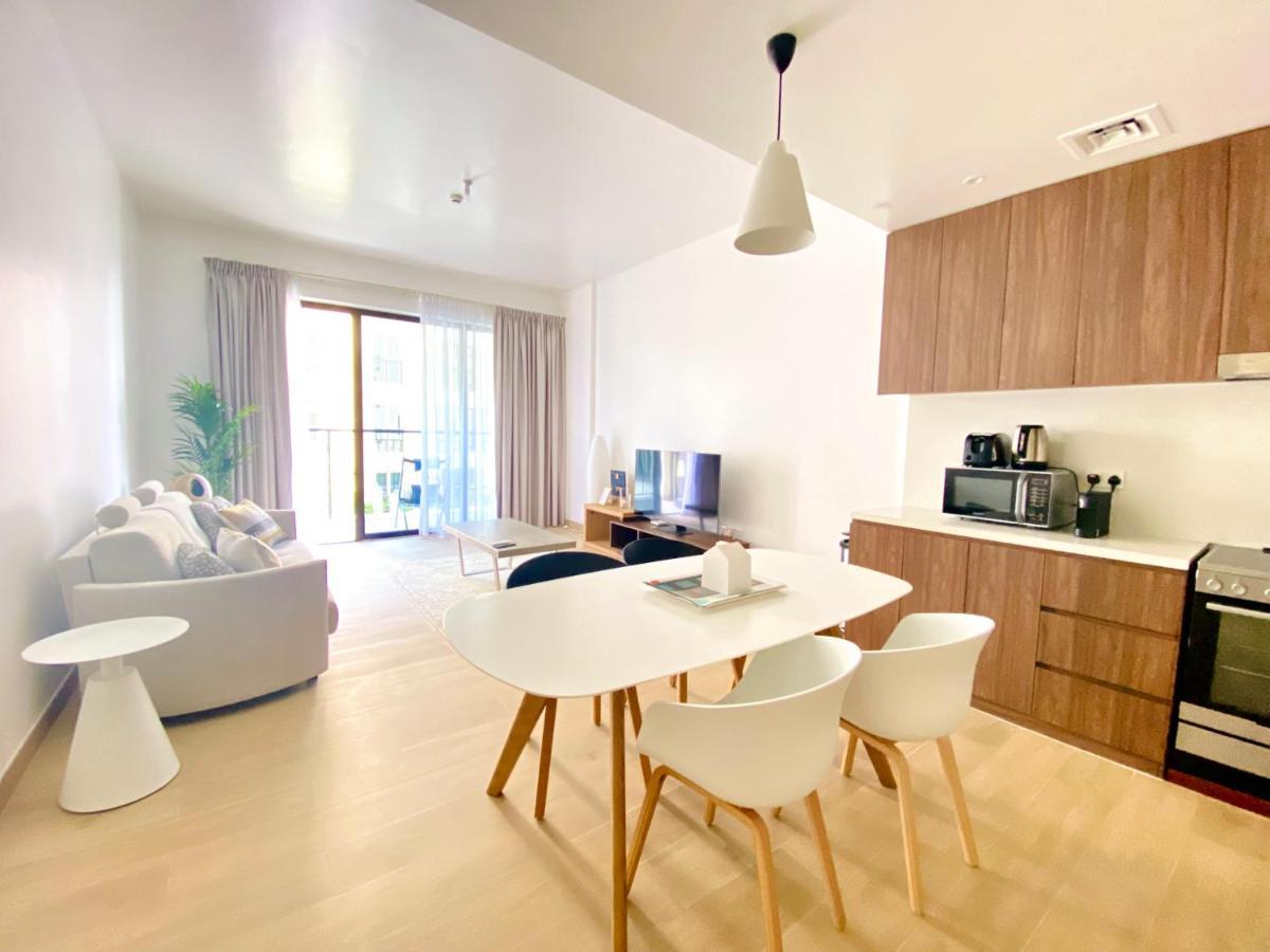 Lc22 - Elegant 1br With Beach Access In La Cote Building