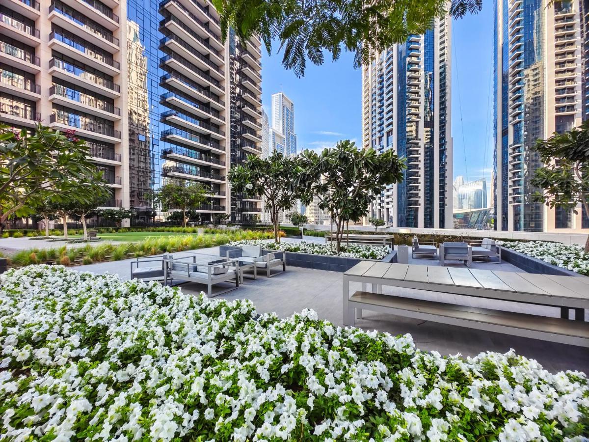 Classy 2br In Boulevard Crescent - Downtown Apartment Dubai