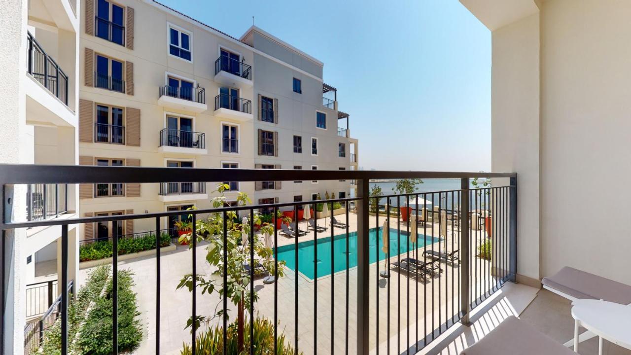 Lägenhet Lc22 - Elegant 1br With Beach Access In La Cote Building Dubai