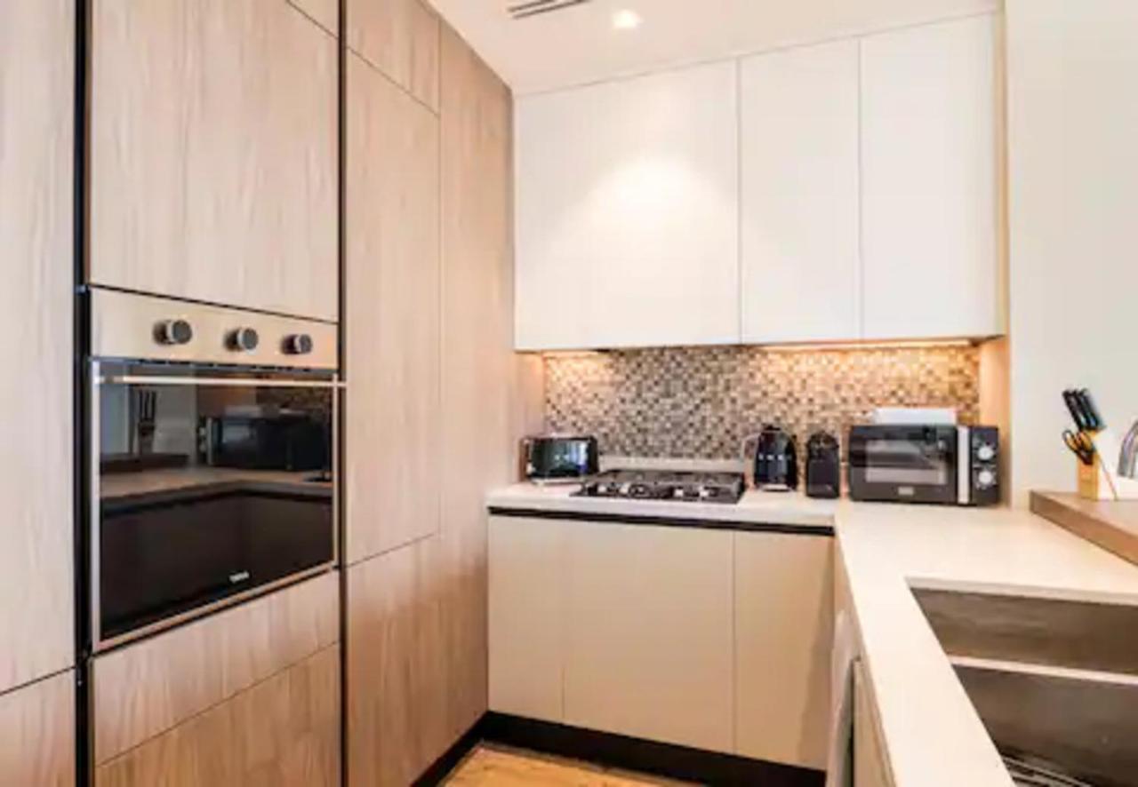 Mesmerizing 1br Full Marina View At Marina Gate Apartamento