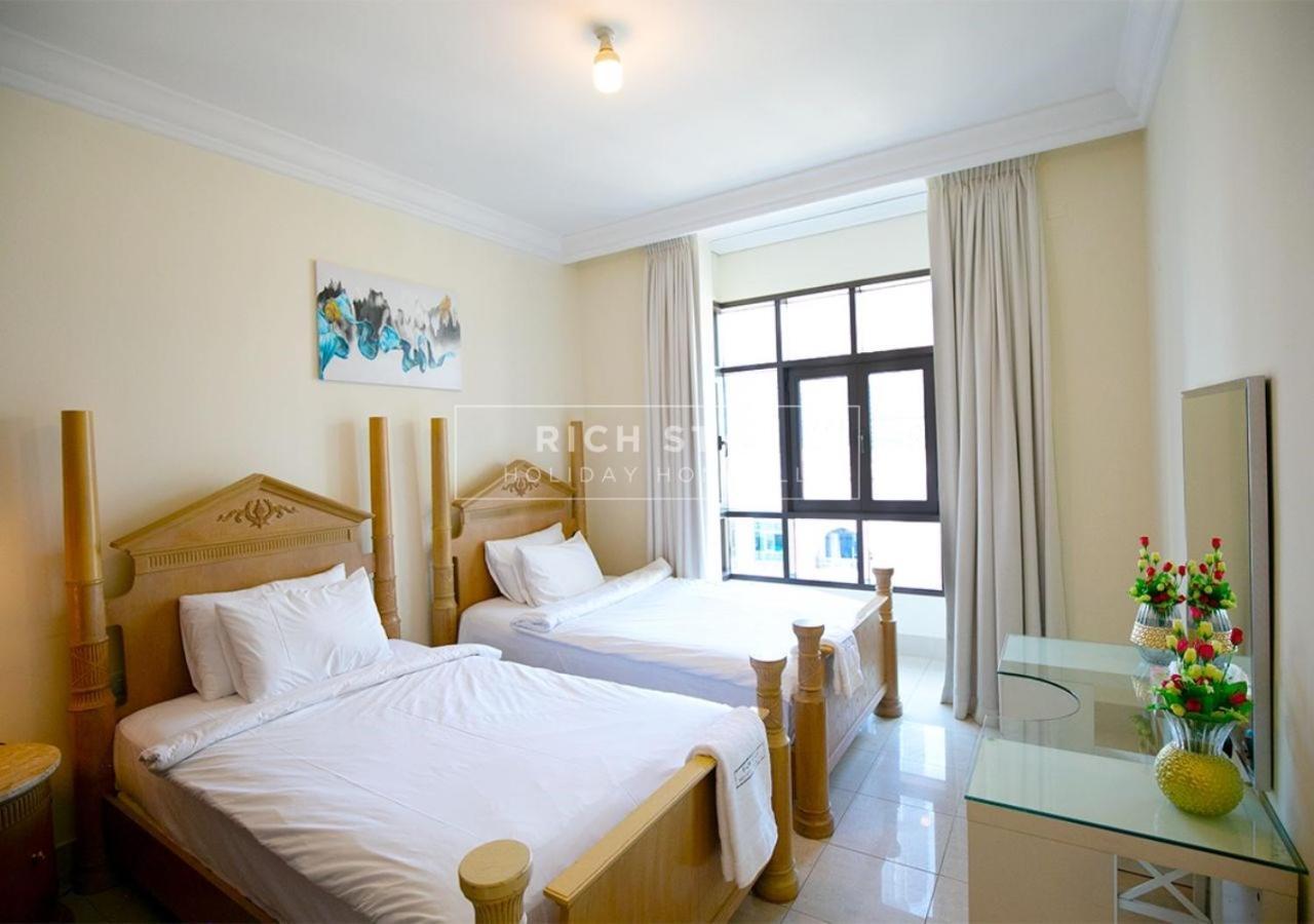 Incredible 2br Apartment, Downtown With Burj & Mall View By Rich Apartment