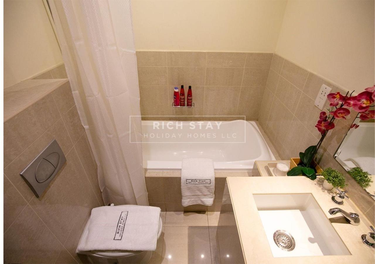 Apartment Incredible 2br Apartment, Downtown With Burj & Mall View By Rich Dubai