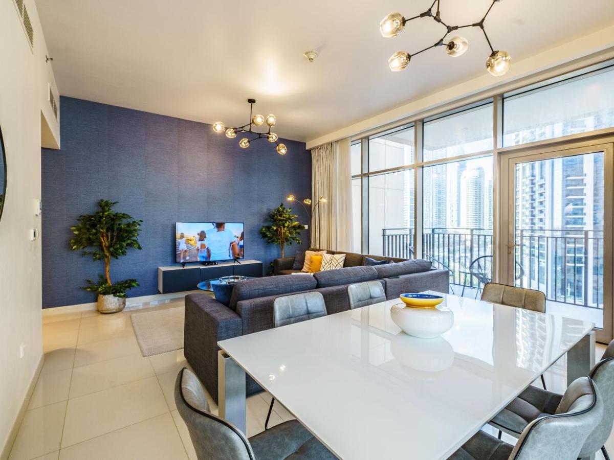 Classy 2br In Boulevard Crescent - Downtown Dubai